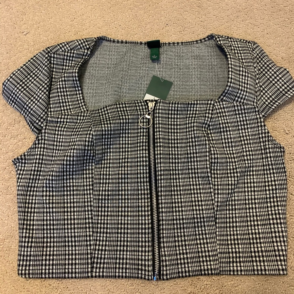 New with tags crop top